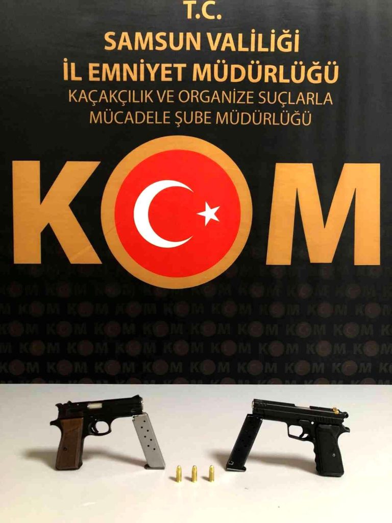 Samsun’da bir araçta 2 ruhsatsız tabanca ele geçirildi