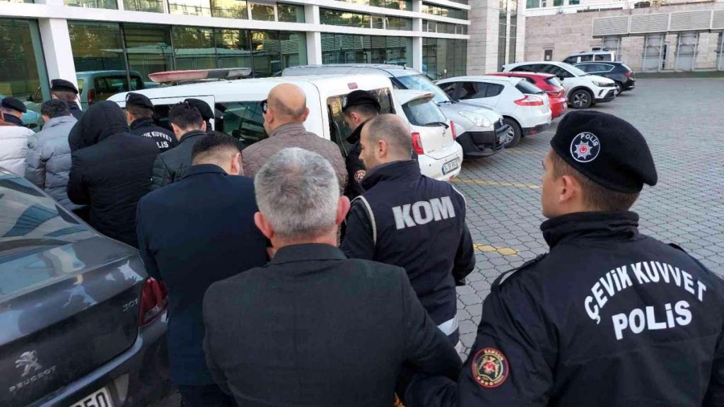 Tapuda rüşvet operasyonunda 4 kişi tutuklandı, 1 şahsa mesken mahpusu