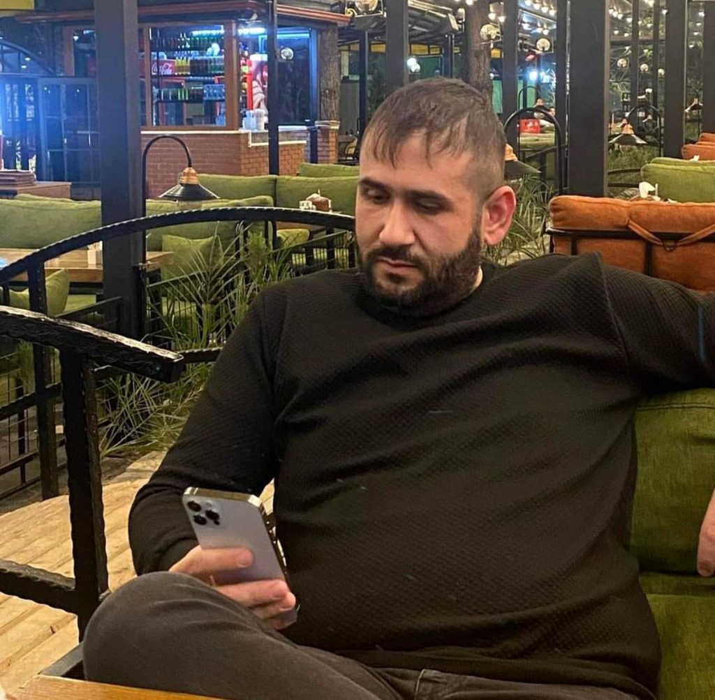 19 yaşındaki genç ablasını ve erkek arkadaşını öldürüp kendini ihbar etti