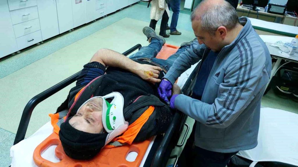 Fabrikadaki inşttan düşen emekçi mevtten döndü
