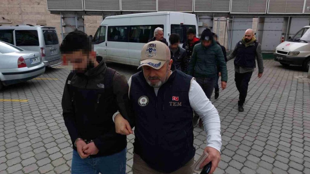 Samsun’da DEAŞ’tan gözaltına alınan 5 yabancı asıllı adliyeye sevk edildi