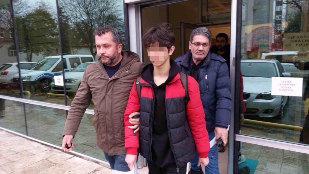 Kanser hastası annesini darp eden ağabeyini öldüren lise öğrencisi bert etti