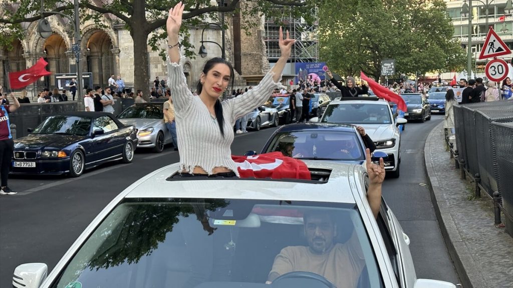 Berlin’de Cumhurbaşkanı Erdoğan’ın zaferi kutlandı