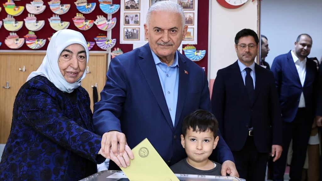 Binali Yıldırım oyunu verdi espriyi yaptı