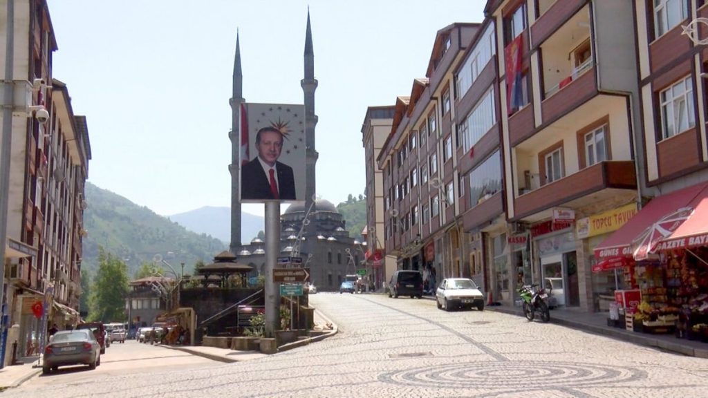 Cumhurbaşkanı Erdoğan’ın memleketi Rize Güneysu’da seçim sevinci