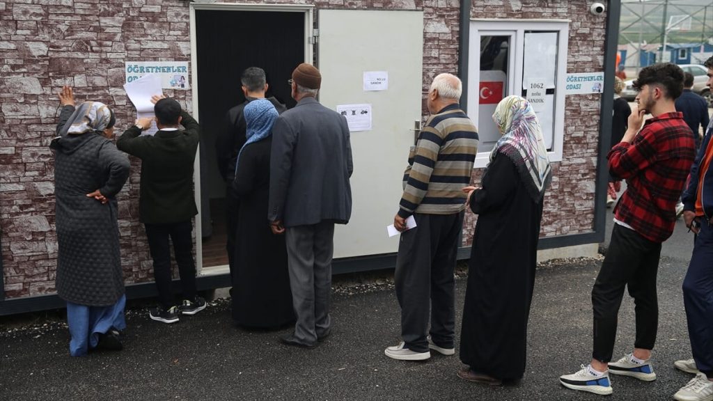 Cumhurbaşkanı Seçimi için depremzedeler oyunu kullanıyor