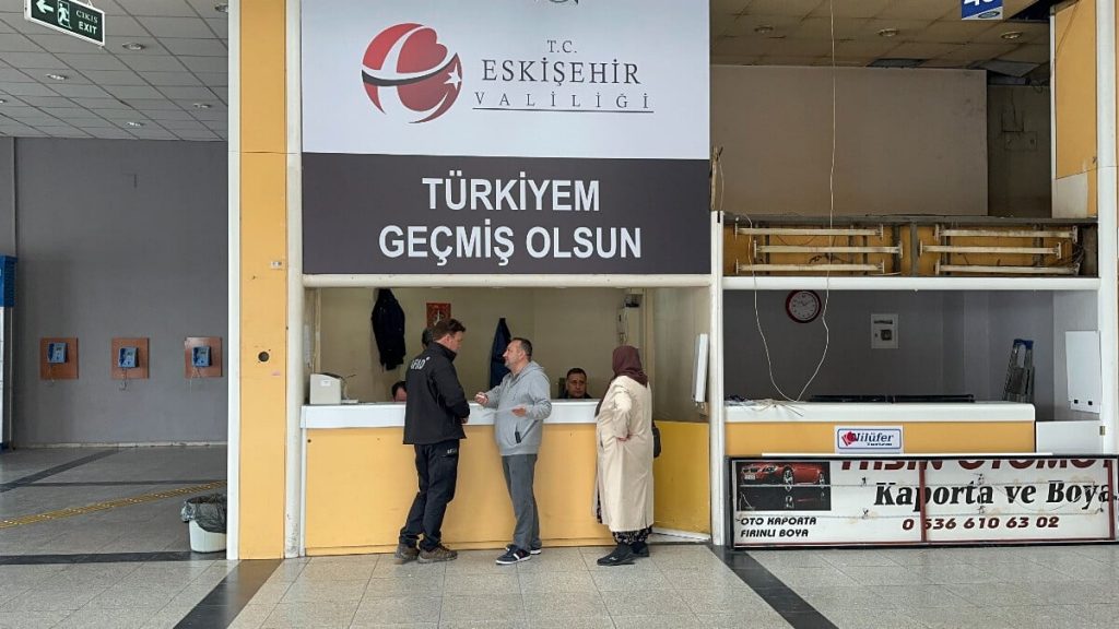 Eskişehir’de bulunan depremzedeler seçim için memleketlerine dönüyor