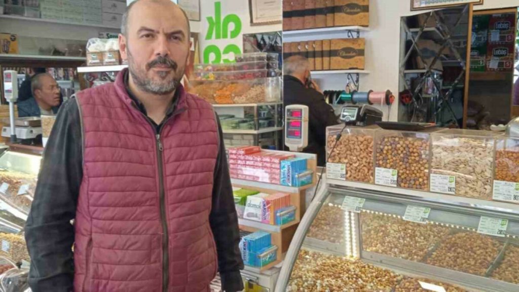 Eskişehirde düğün sezonu ile birlikte kuru yemişçilerde de hareketlilik başladı