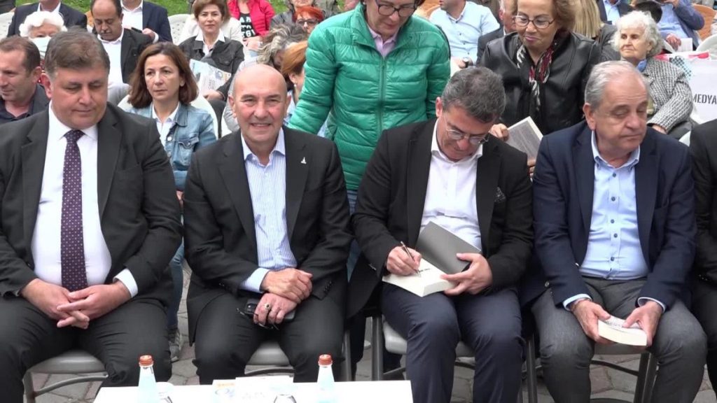 İzmir Büyükşehir Belediye Başkanı Tunç Soyer, ‘Çare Biziz’ Kitabının İmza Gününde Konuştu