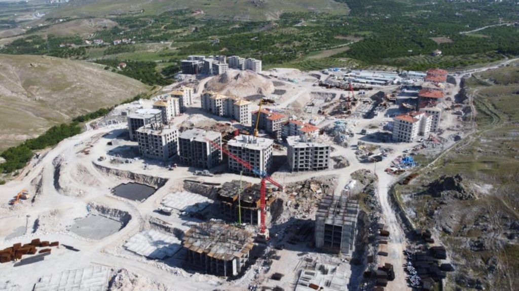 Malatya’da deprem konutları yükselmeye başladı