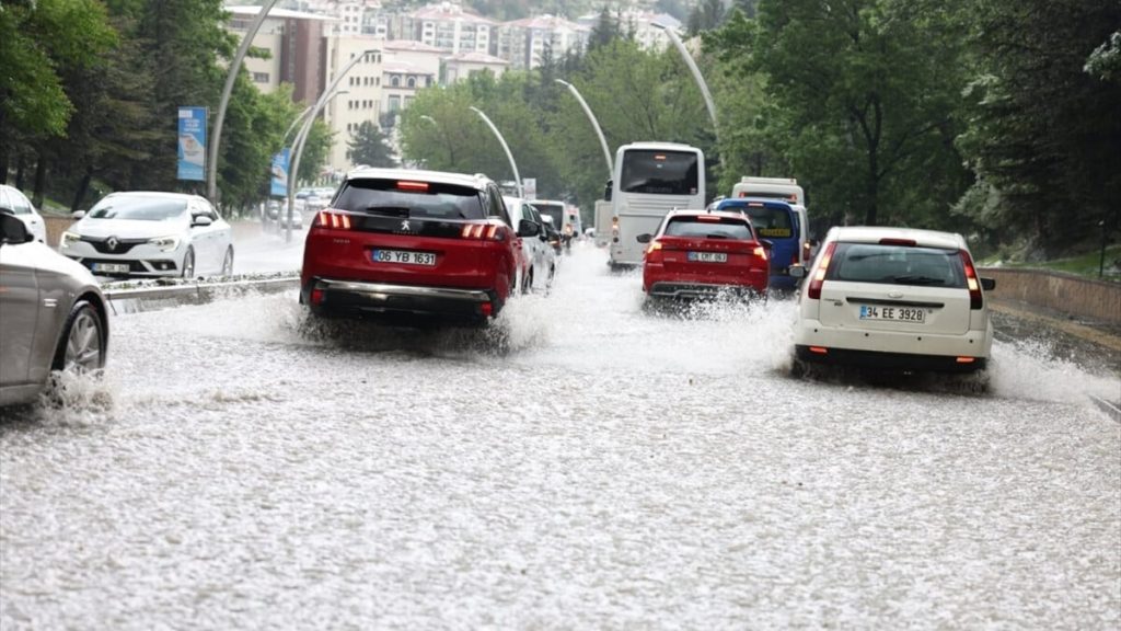 Meteoroloji’den 28 şehir için sarı kod: Valilik Ankaralıları uyardı