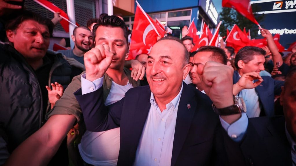 Mevlüt Çavuşoğlu’na dünyadan tebrik yağmuru
