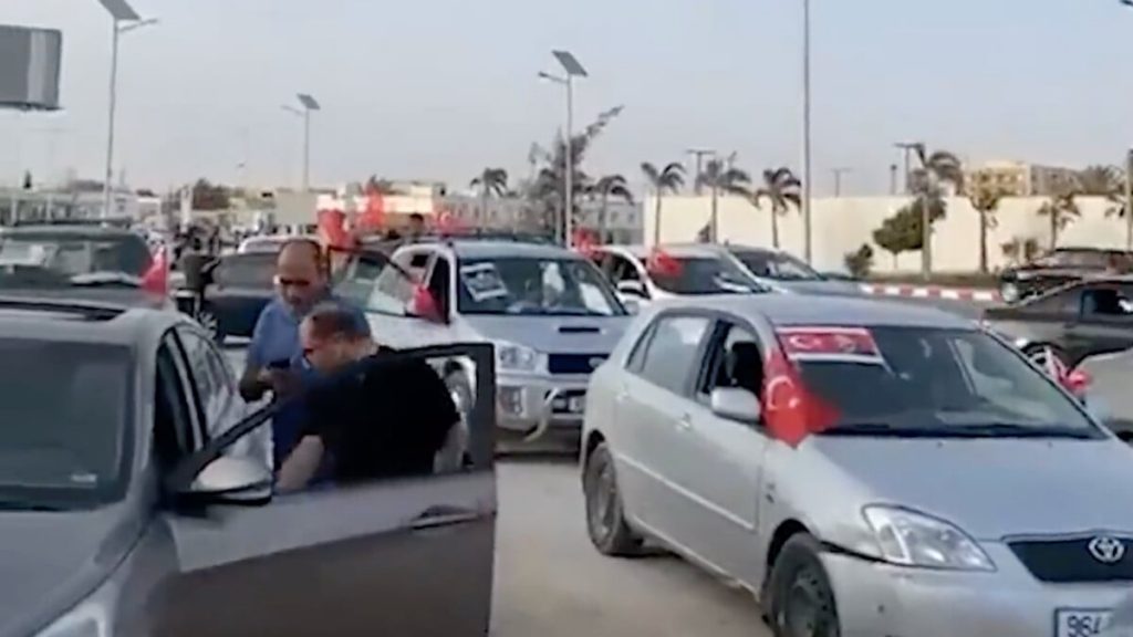 Moritanyalı müslümanlar, ABD büyükelçiliği önünde Erdoğan’ın zaferini kutladı