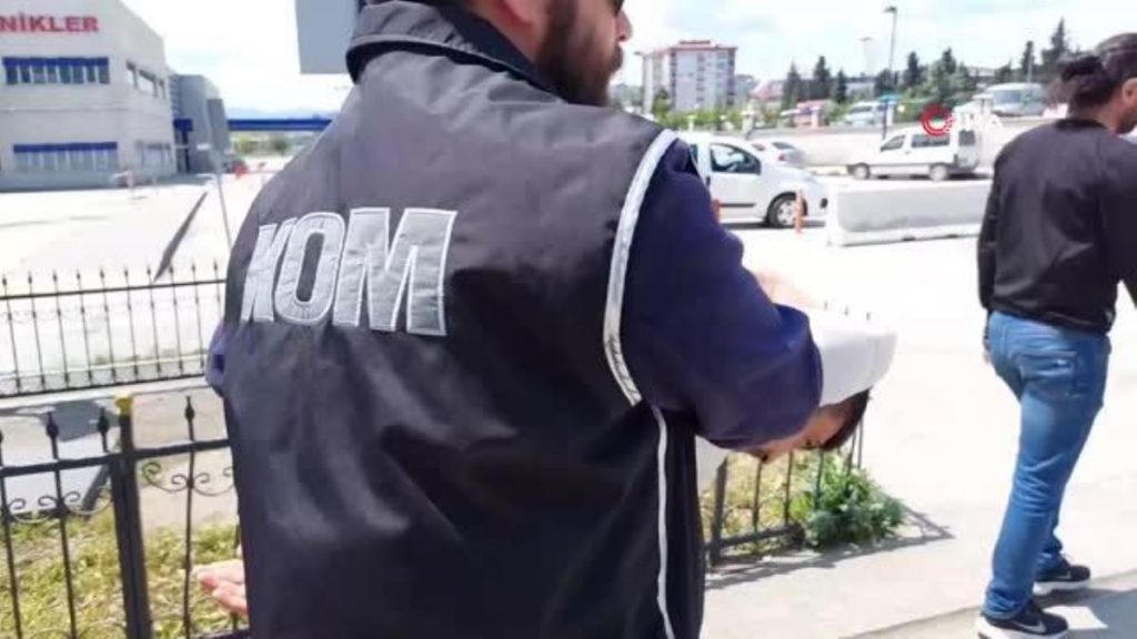 Samsun’da eğlence yerine silahlı saldırı düzenleyip 4 kişiyi yaralayan saldırgan yakalandı
