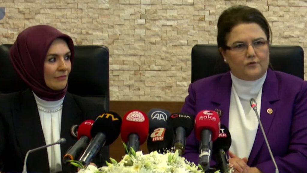 Aile ve Sosyal Hizmetler Bakanı Mahinur Özdemir Göktaş, görevi Derya Yanık’tan devraldı