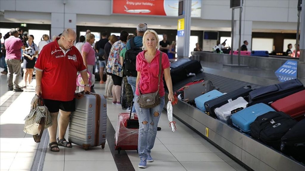 Antalya’ya turist yağıyor: Hava yoluyla gelen turist sayısı 3 milyonu aştı