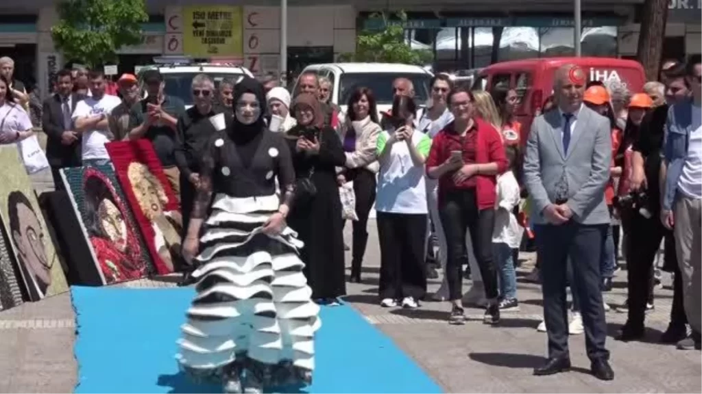 Atık malzemelerden kıyafet defilesi Samsun’da Dünya Çevre Günü etkinliği