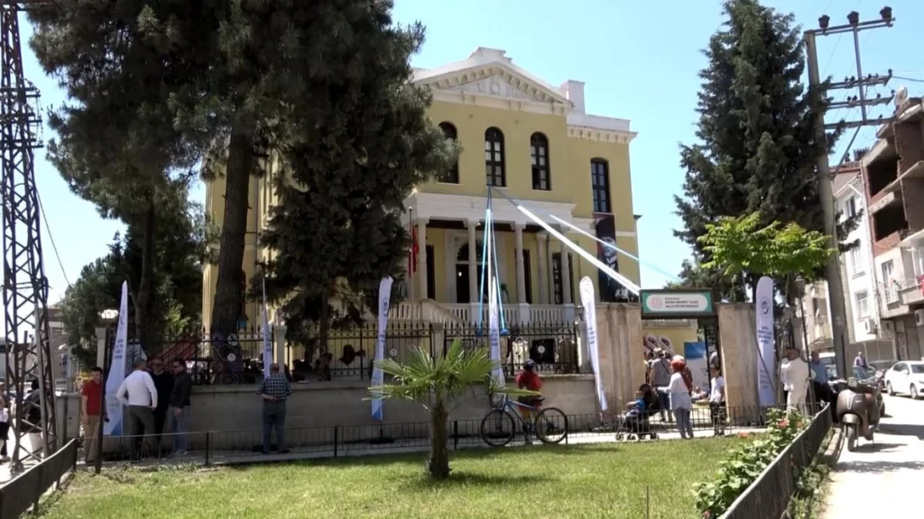 Bafra’da 133 yıllık konak halk eğitim merkezi olarak hizmete açıldı