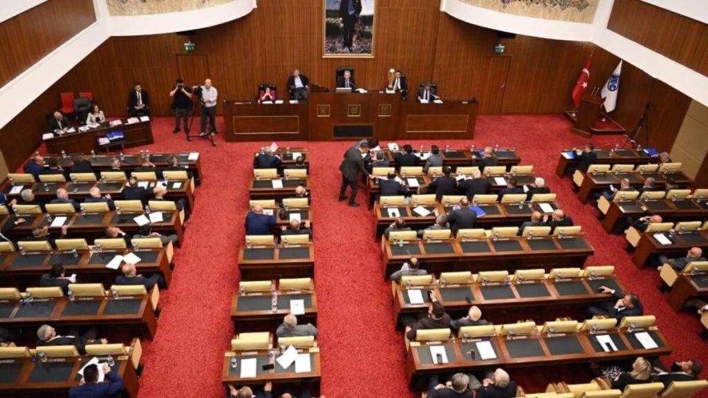 CHP ve İYİ Parti grupları ABB Meclisi’ni terk etti