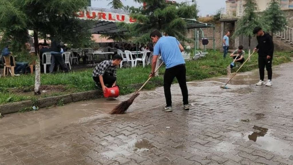 Çorum’da ceviz büyüklüğünde dolu yağdı, tarım arazileri zarar gördü