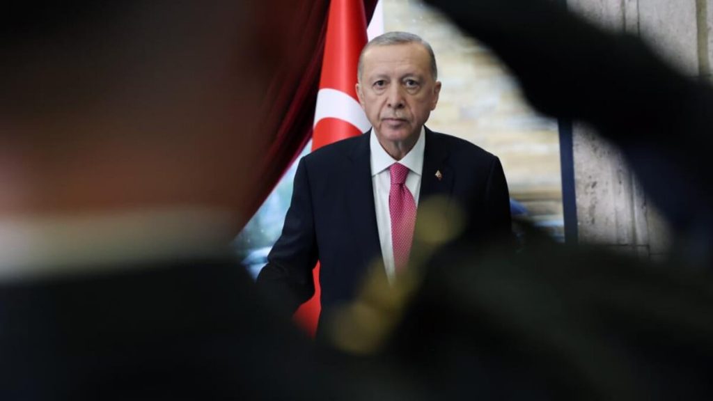 Cumhurbaşkanı Erdoğan için 101 pare top atışı: Muhalefetin yapacağı rakılı kutlama hayal oldu