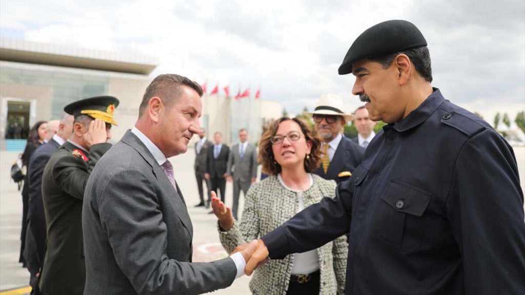 Cumhurbaşkanı Erdoğan’ın yemin törenine katılacak Nicolas Maduro Ankara’da
