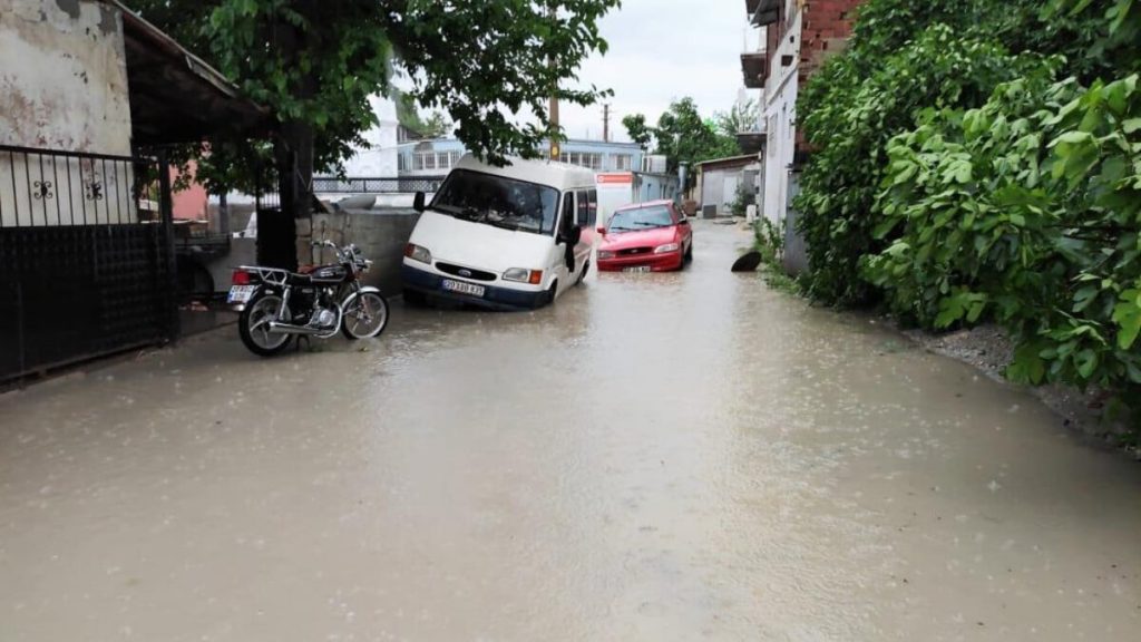 Denizli’de hayatı felç eden yağış yine yüzünü gösterdi
