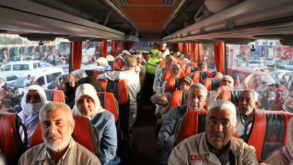 Deprem bölgesi Kahramanmaraş’tan ilk hac kafilesi uğurlandı