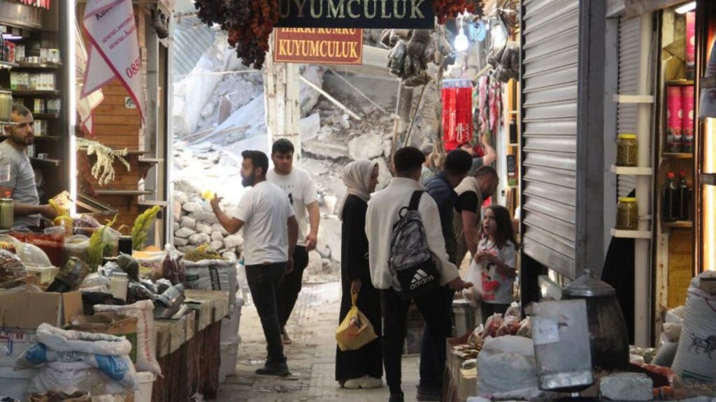 Depremin vurduğu Hatay’da 200 iş yeri faaliyete geçti