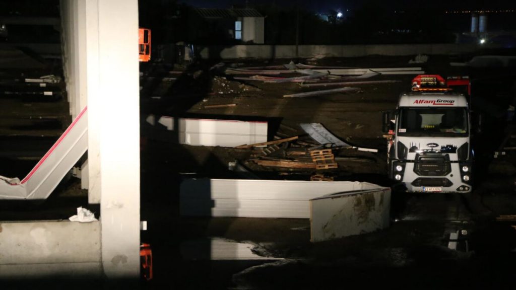 Edirne’de 3 işçi fırtına nedeniyle fabrikanın çatısından düştü