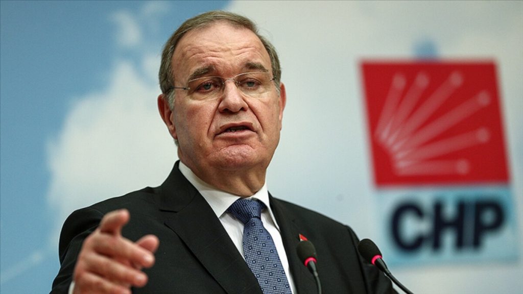 Faik Öztrak’ın yüzü düştü! Gazeteci Deniz Zeyrek: Siyasiler koltuğa yapışıp kalıyor