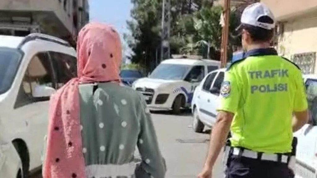 Gaziantep’te yanlış okula giden öğrencinin imdadına trafik polisleri yetişti