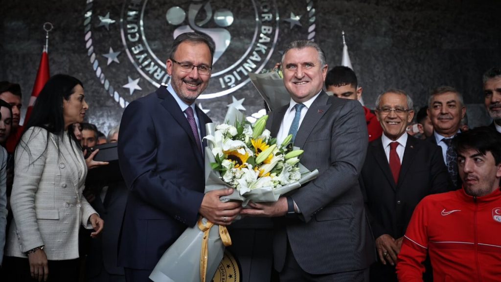 Gençlik ve Spor Bakanı Osman Aşkın Bak görevine başladı
