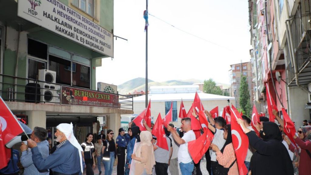 Hakkarili aileler evlat nöbetinin 46’ncı haftasında eylemlerini sürdürdü