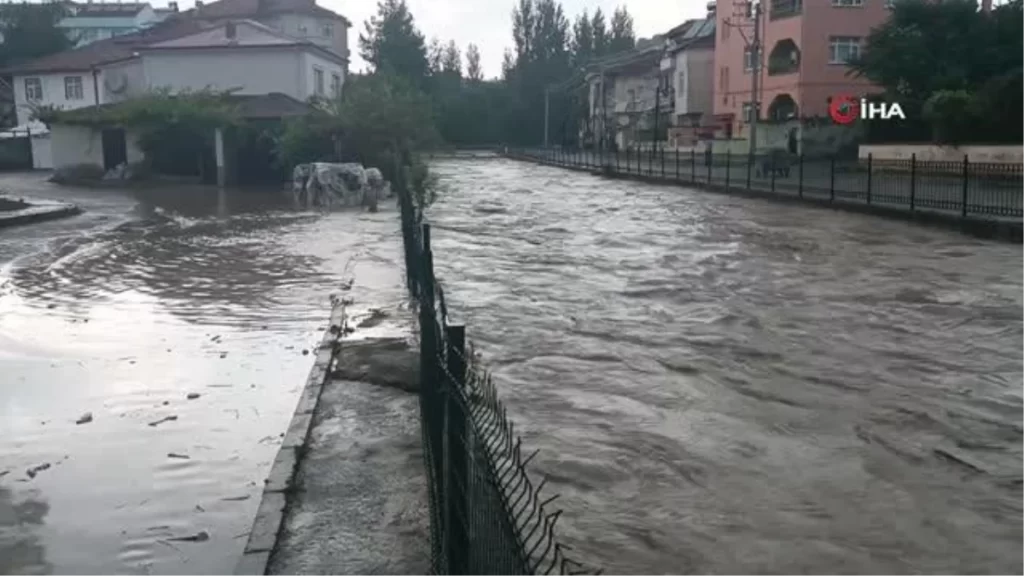 Havza’da Dere Taştı, Sel Anonsları Yapılıyor