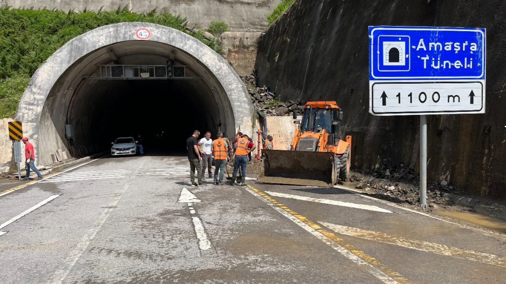 Heyelan sonrasında Amasra Tüneli’nde temizlik çalışmaları başlatıldı