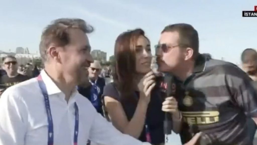 Inter taraftarı CNN Türk muhabirini öpmeye çalıştı