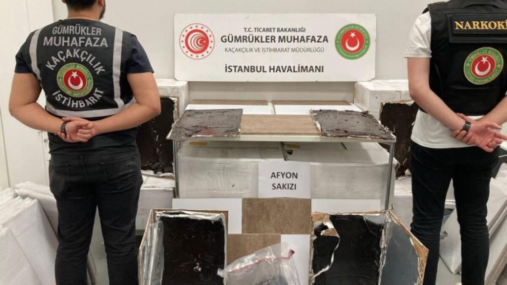 İstanbul Havalimanı’na kargoyla gelen suntalardan uyuşturucu çıktı