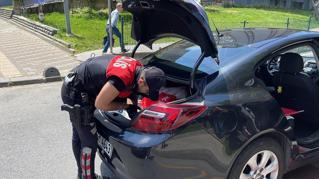 İstanbul’da okul çevreleri ve servis araçları denetlendi