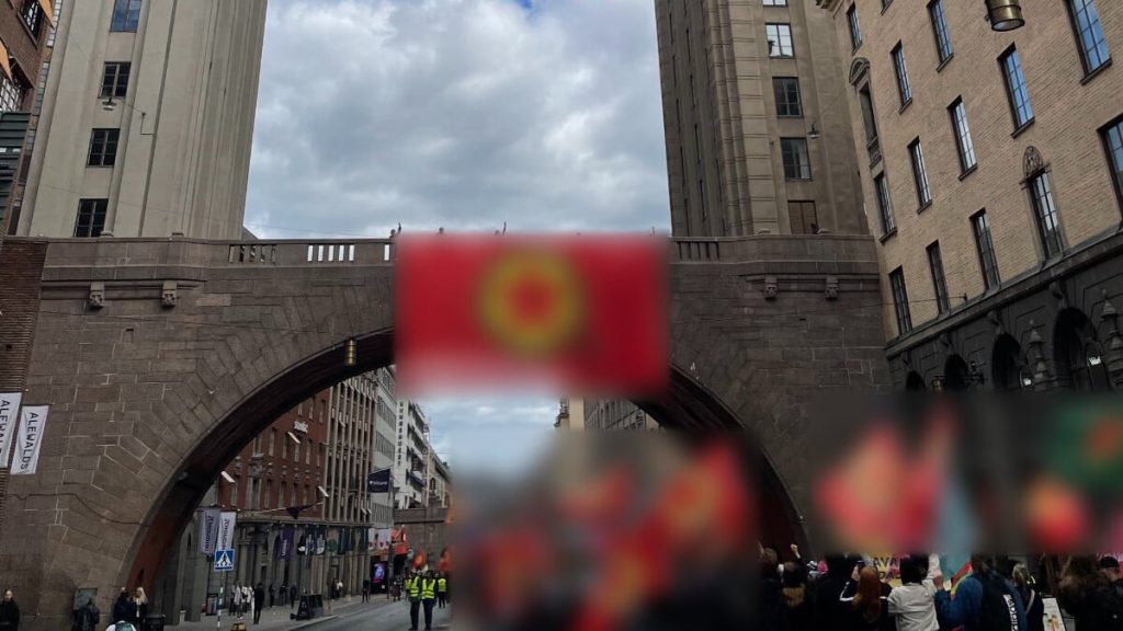 İsveç’te PKK yandaşları yine paçavralarla sokağa çıktı