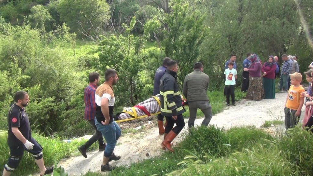Kastamonu’da çöp atmak isterken dereye düşen kadını itfaiye ekipleri kurtardı