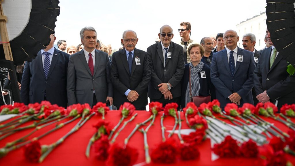 Kemal Kılıçdaroğlu, Suna Kan’ın cenazesine katıldı