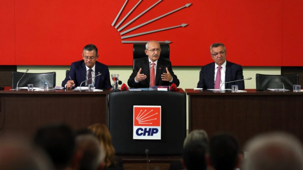 Kemal Kılıçdaroğlu, yeni milletvekilleri ile buluştu