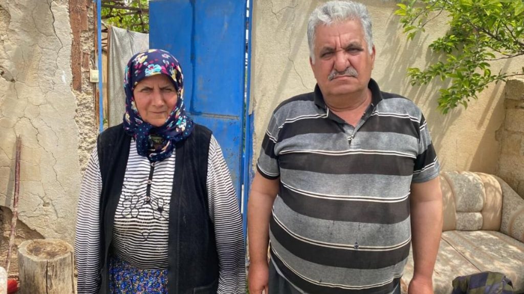 Konya’da para dolu poşeti fark etmeyen çift çöp kutusuna attı