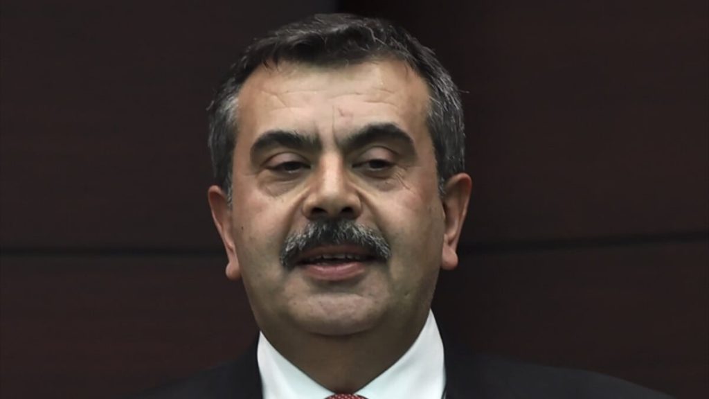 Mahmut Özer, Milli Eğitim Bakanlığı görevini Yusuf Tekin’e devretti