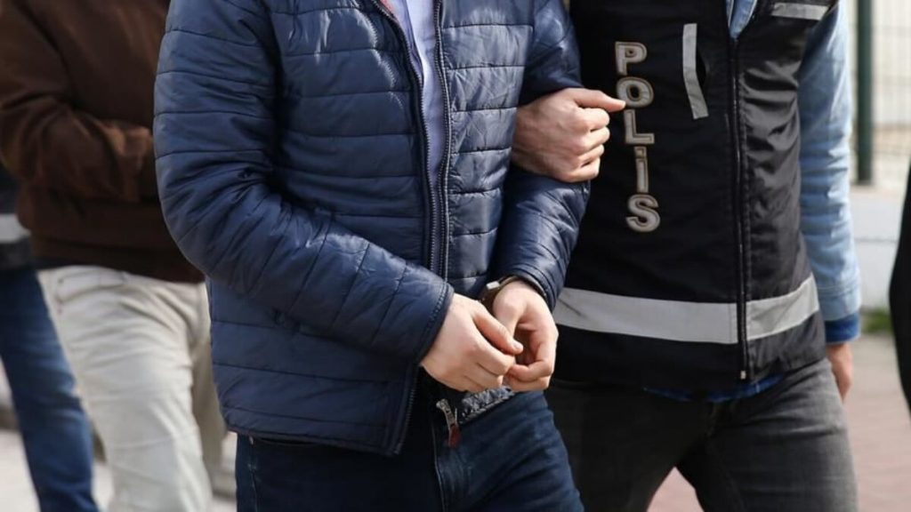 Manisa’da DEAŞ şüphelisi polis ekiplerince yakalandı: Tutuklandı