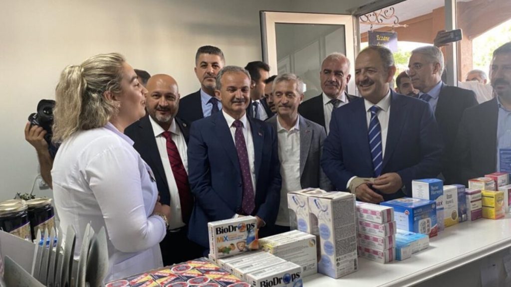 Mehmet Özhaseki Adıyaman’da yapılan konteyner çarşıyı ziyaret etti