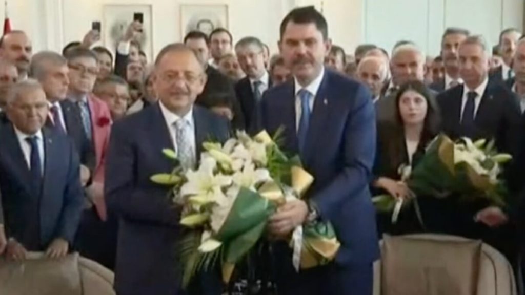 Murat Kurum, görevi Mehmet Özhaseki’ye devretti