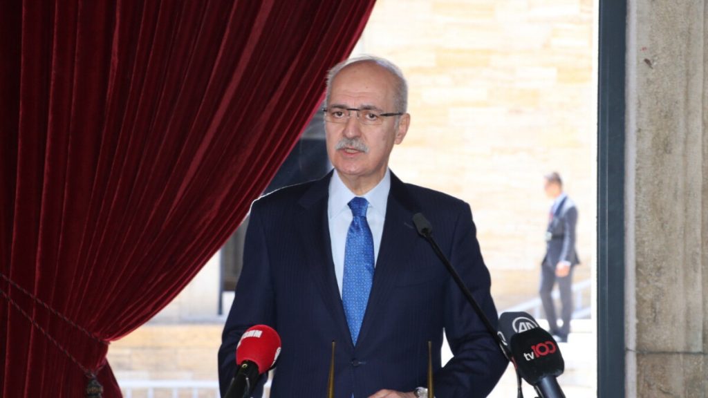 Numan Kurtulmuş, Divan üyeleri ile Anıtkabiri ziyaret etti