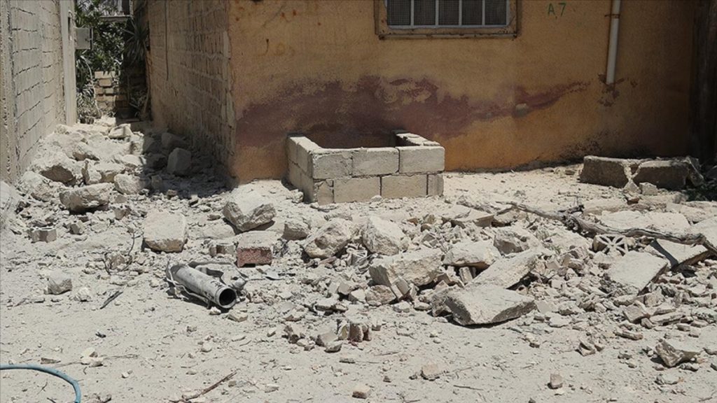 PKK, Afrin’deki briket evlere roket fırlattı